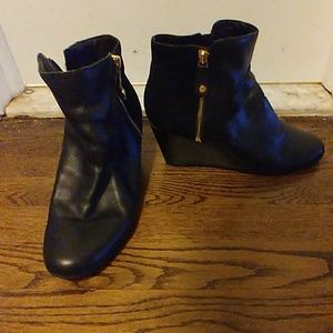 Isaac Mizrahi Black leather booties